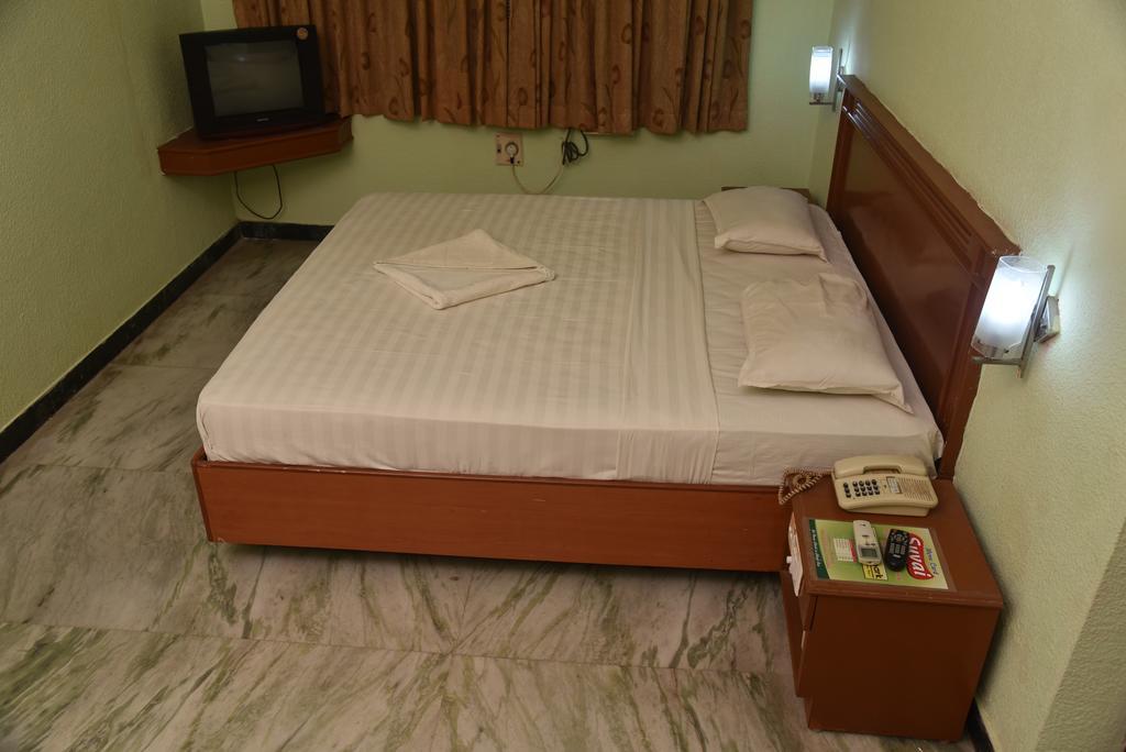 Hotel Green Park Kumbakonam Oda fotoğraf